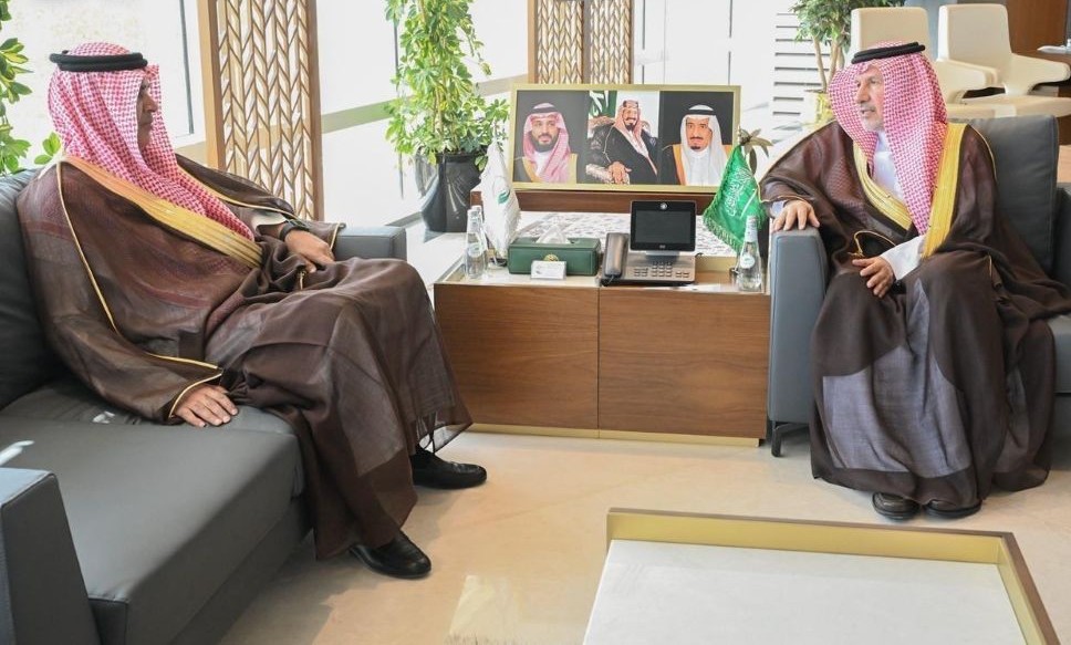 The supervisor-general of Saudi aid agency KSrelief, Dr. Abdullah Al-Rabeeah, recently met Saudi Ambassador to Sudan Zaid Al-Harbi in Riyadh. (SPA)