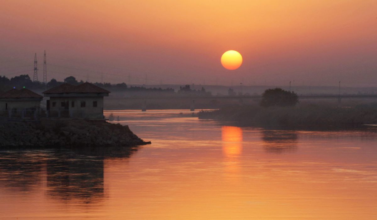 The sun sets over the Euphrates river in Raqqa, eastern Syria October 30, 2013. (REUTERS)