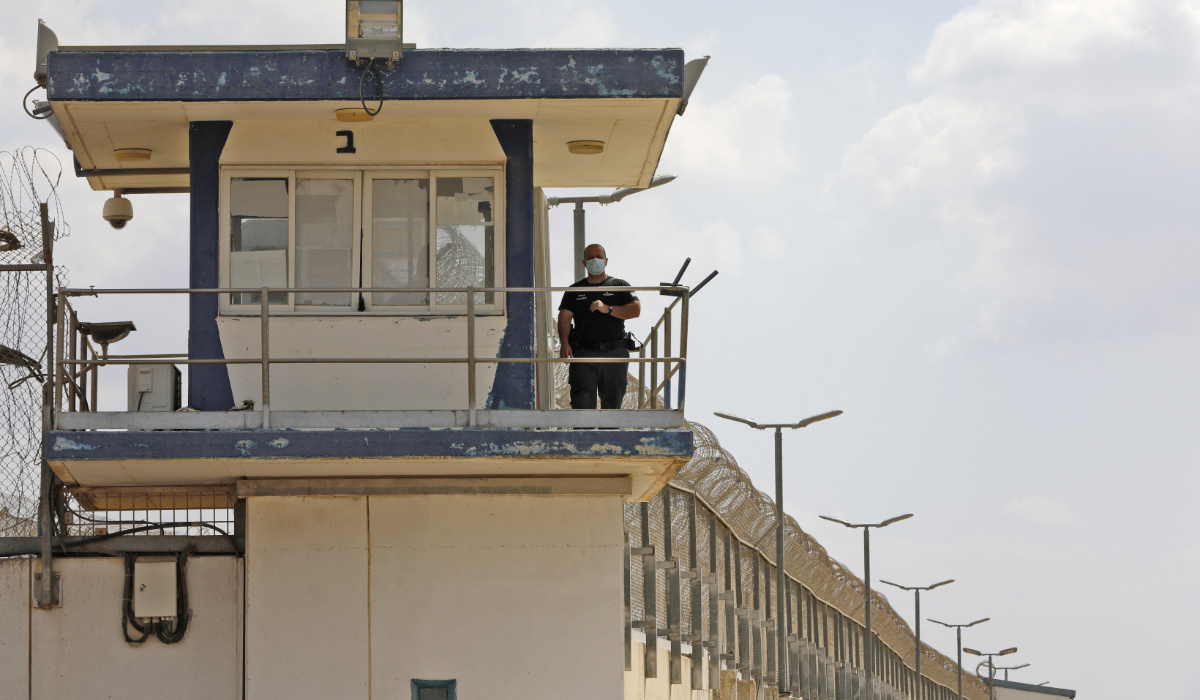 A police officer keeps watch from an observation tower at the Gilboa Prison in northern Israel. (AFP file photo)