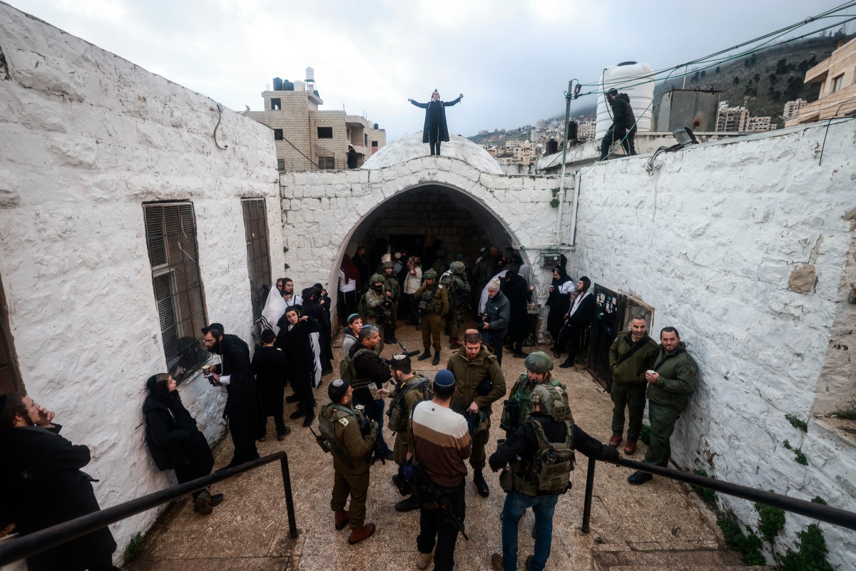 Soldiers stand amid Israeli Jews, including ultra-nationalists, ultra-Orthodox and settlers, who gathered to pray at the Tomb of Joseph, in the northern Palestinian city of Nablus in the Israeli-occupied West Bank, Jan. 29, 2026. (Files/AFP)