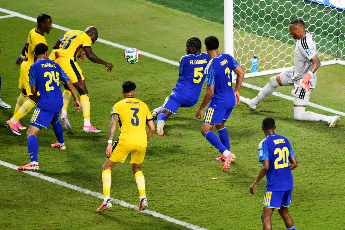 Curacao’s Eloy Room makes 15 saves, sends island nation to 0-0 draw with Ecuador in World Cup