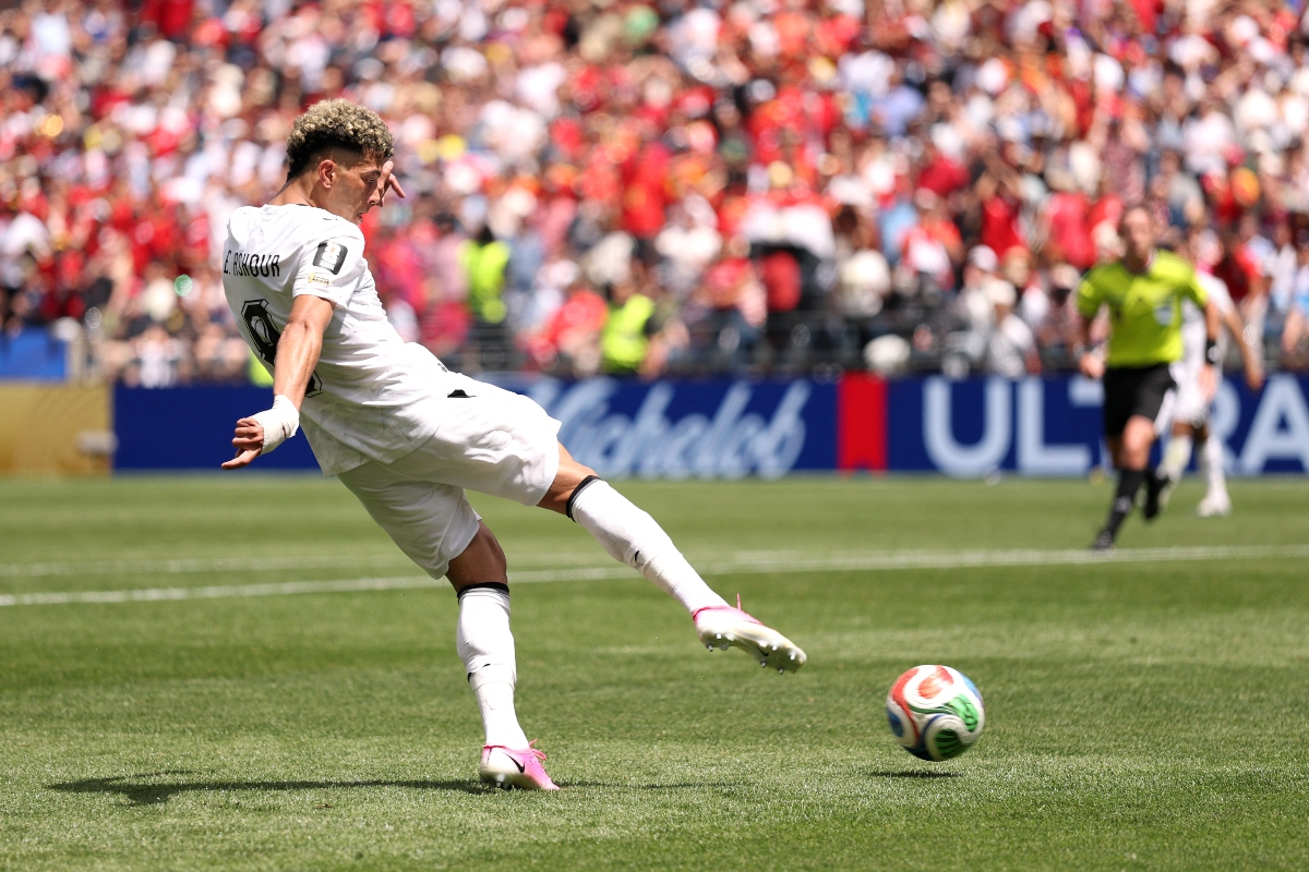 Several former Egyptian national team captains and experts revealed to Arab News their confidence in the Egyptian team’s ability to win, provided they continue to maintain the level of performance they displayed in their first match against Belgium. (AFP)