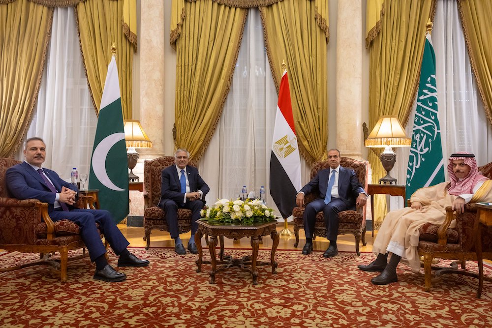Foreign ministers from Saudi Arabia, Egypt, Pakistan and Turkiye reaffirmed their support for ongoing negotiations between the United States and Iran during a meeting in Cairo on Sunday. (X/@KSAMOFA)