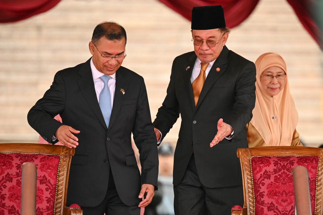 Malaysia vows to up Bangladeshi workers’ rights as PM visits