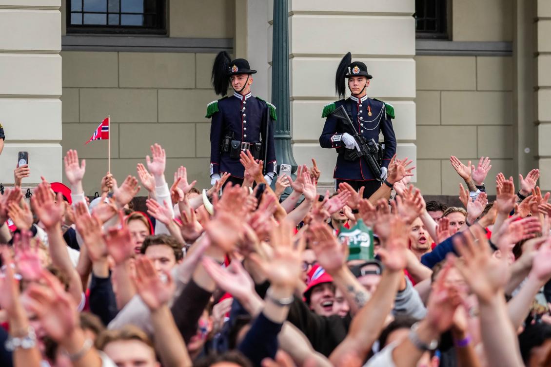 Norwegian supporters celebrate in front of the Royal Palace in Oslo, Norway, Jun. 23, 2026, after Norway’s victory in the World Cup Group I match against Senegal played in East Rutherford, USA. (AP)