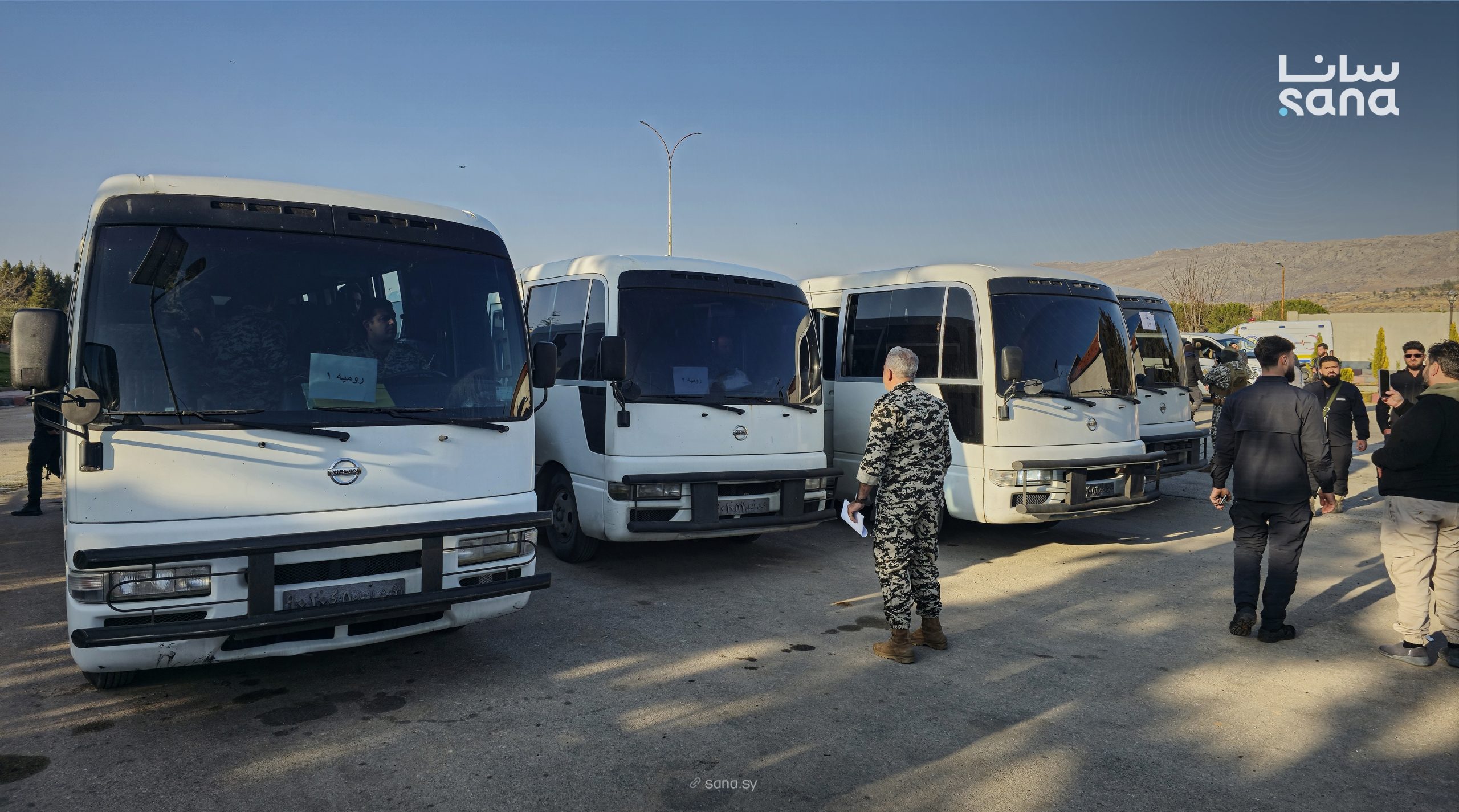 The first group of 136 Syrian prisoners held in Lebanon’s Roumieh Prison arrived at the Jdeidet Yabous crossing between Syria and Lebanon in March. (SANA)