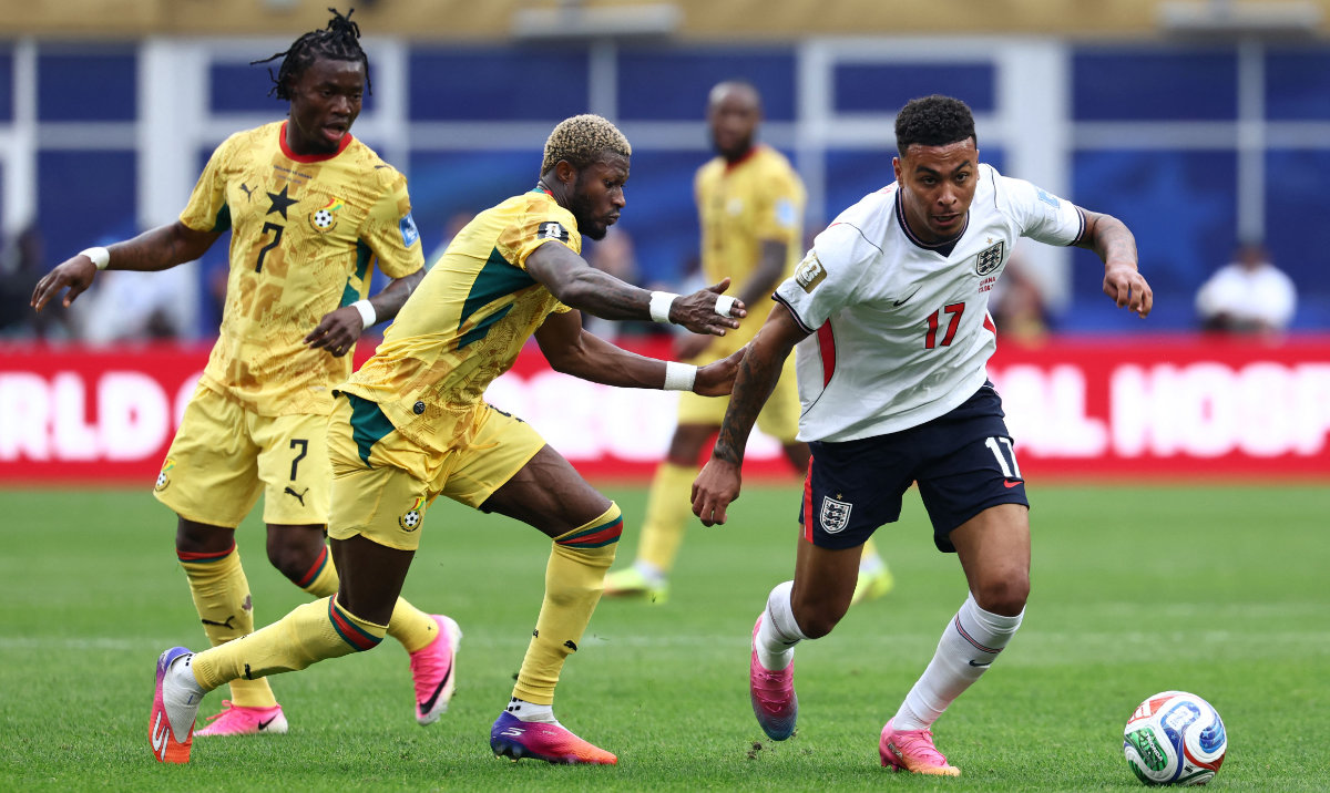 England's midfielder #17 Morgan Rogers (R) fights for the ball with Ghana's midfielder #08 Kwasi Sibo (L) during the 2026 World Cup Group L football match between England and Ghana at the Boston Stadium in Foxborough on June 23, 2026. (AFP)