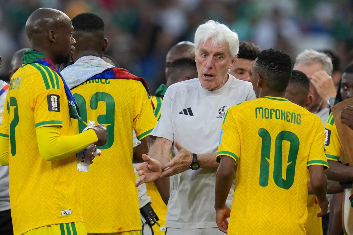 South Africa head coach Hugo Broos talks to Relebohile Mofokeng and Evidence Makgopa during the hydration break at their World Cup Group A match against South Korea in Guadalupe, near Monterrey, Mexico, Jun. 24, 2026. (AP)