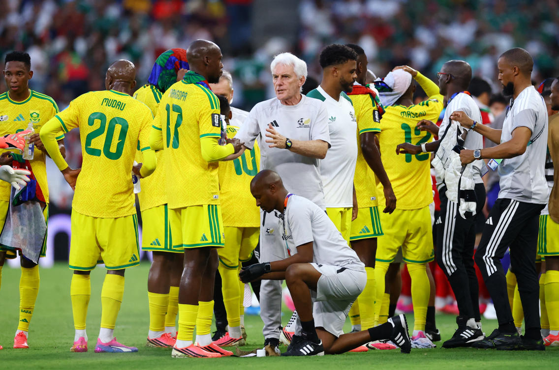 South Africa coach Hugo Broos speaks to Evidence Makgopa at the a hydration break during their — FIFA World Cup 2026 — Group A — match against South Korea — Estadio Monterrey, Mexico — Jun. 24, 2026. (Reuters)