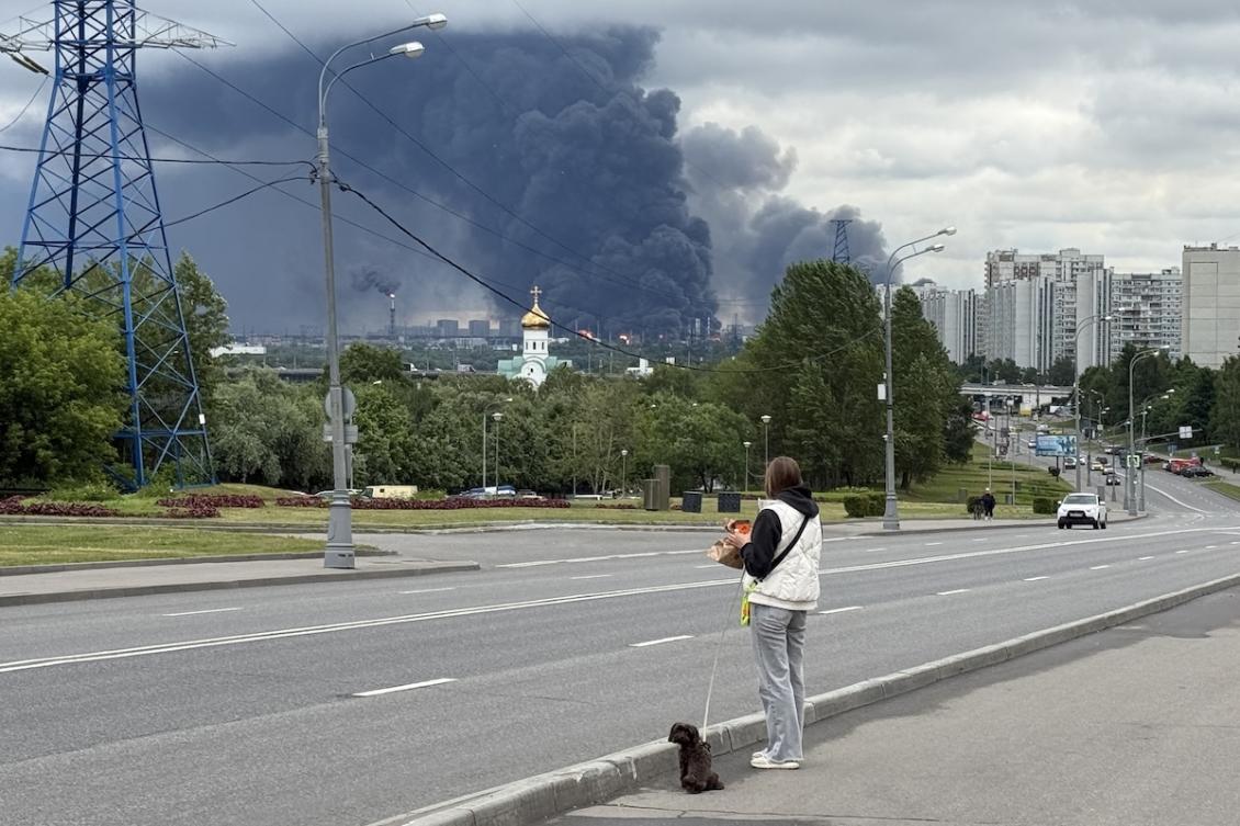 Black smoke rises from the area of the Russian oil producer Gazprom Neft's Moscow oil refinery on the south-eastern outskirts of Moscow on June 18, 2026. (FILE/AFP)