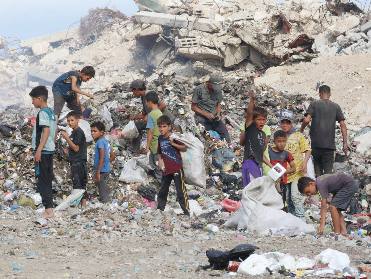 As mountains of garbage rise and clean drinking water becomes increasingly scarce, aid agencies warn of preventable diseases. (AFP)