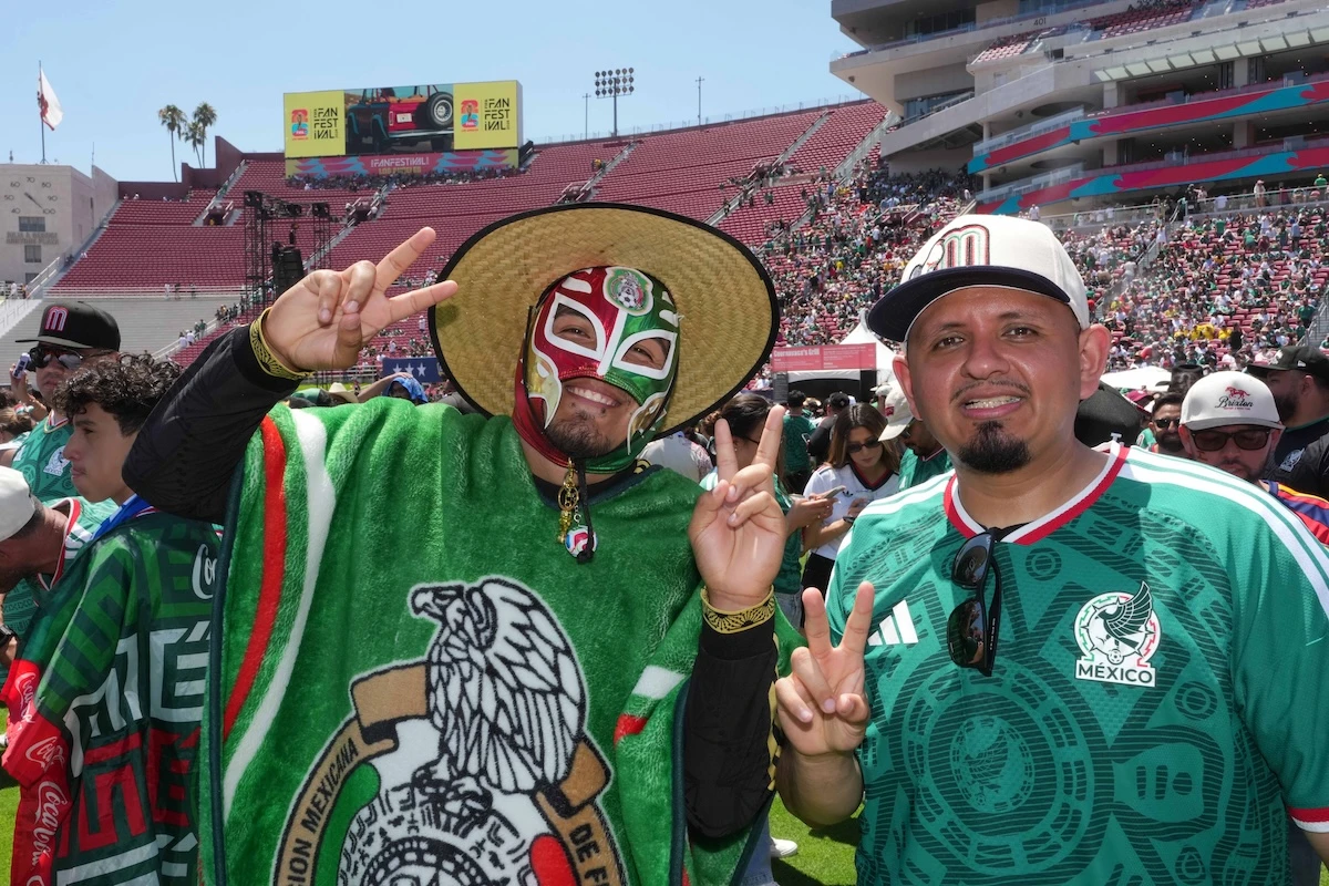 Mexico fans poses during the FIFA World Cup 2026 Fan Festival at Los Angeles Memorial Coliseum. (Imagn Images)
