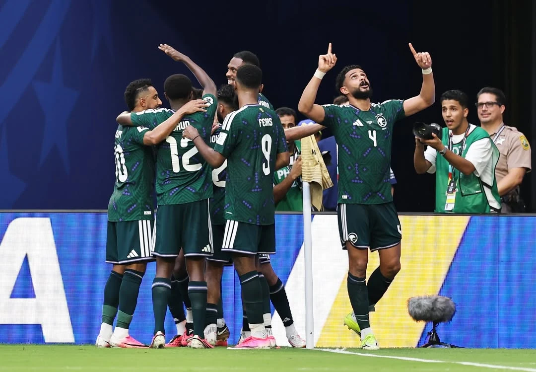 Saudi squad celebrates goal against giants Uruguay. (AFP)