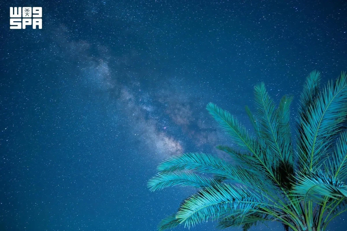 Tabuk after dark: Star trails, the Milky Way, and clear desert skies