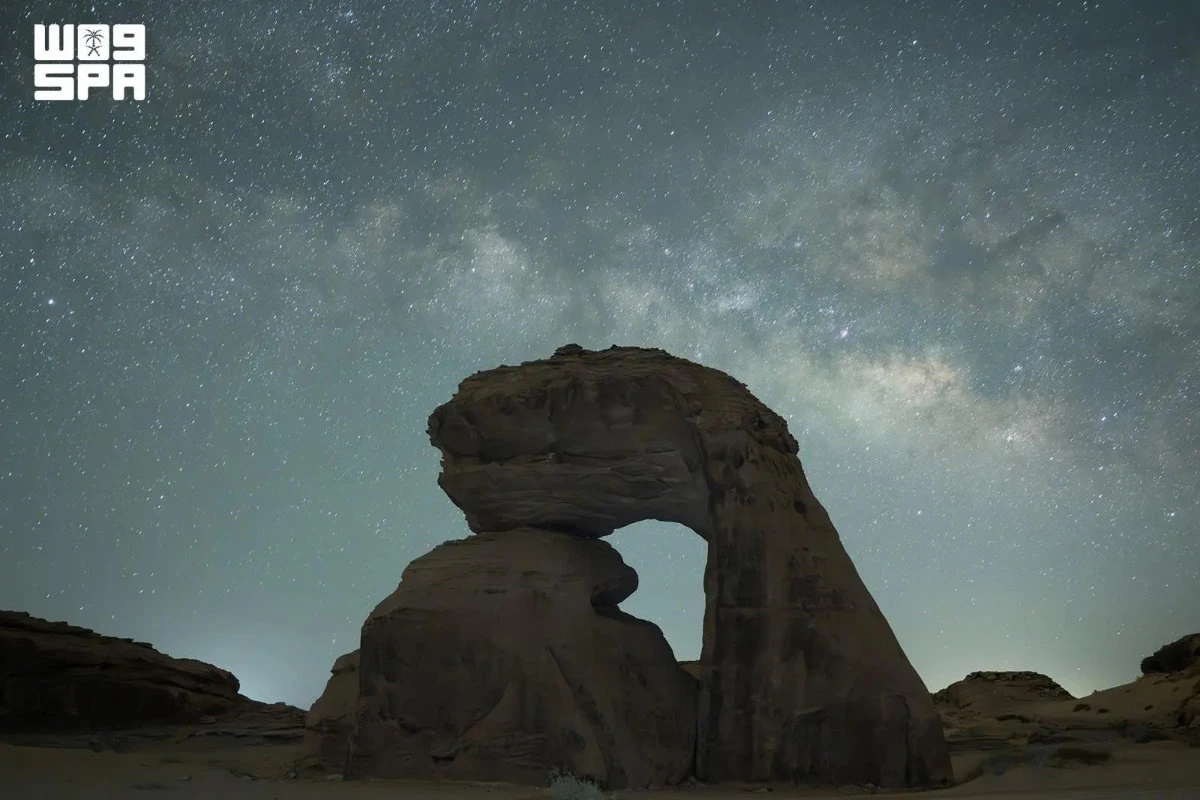 Tabuk after dark: Star trails, the Milky Way, and clear desert skies