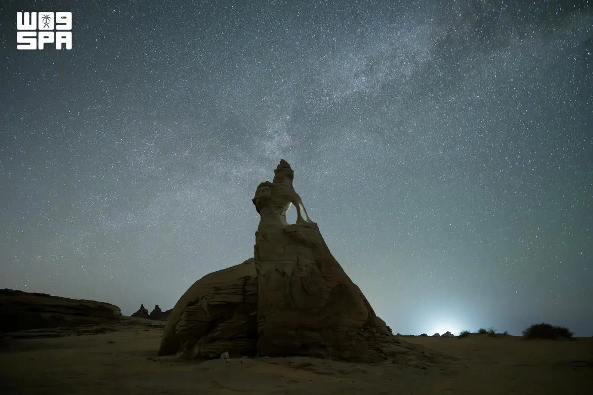 Tabuk after dark: Star trails, the Milky Way, and clear desert skies