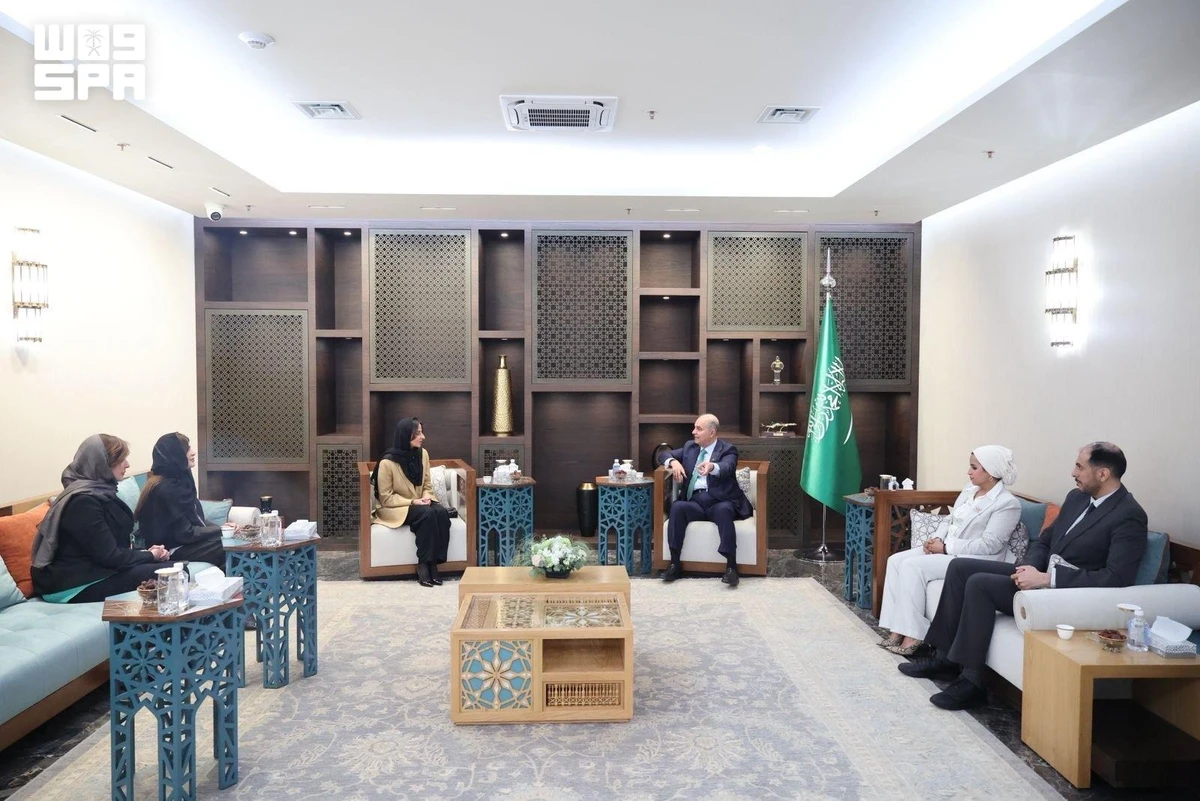 Princess Sarah bint Bandar, executive director of the International Dates Council, meets with Russia’s ambassador to Saudi Arabia, Sergey Kozlov, in Moscow. (SPA)