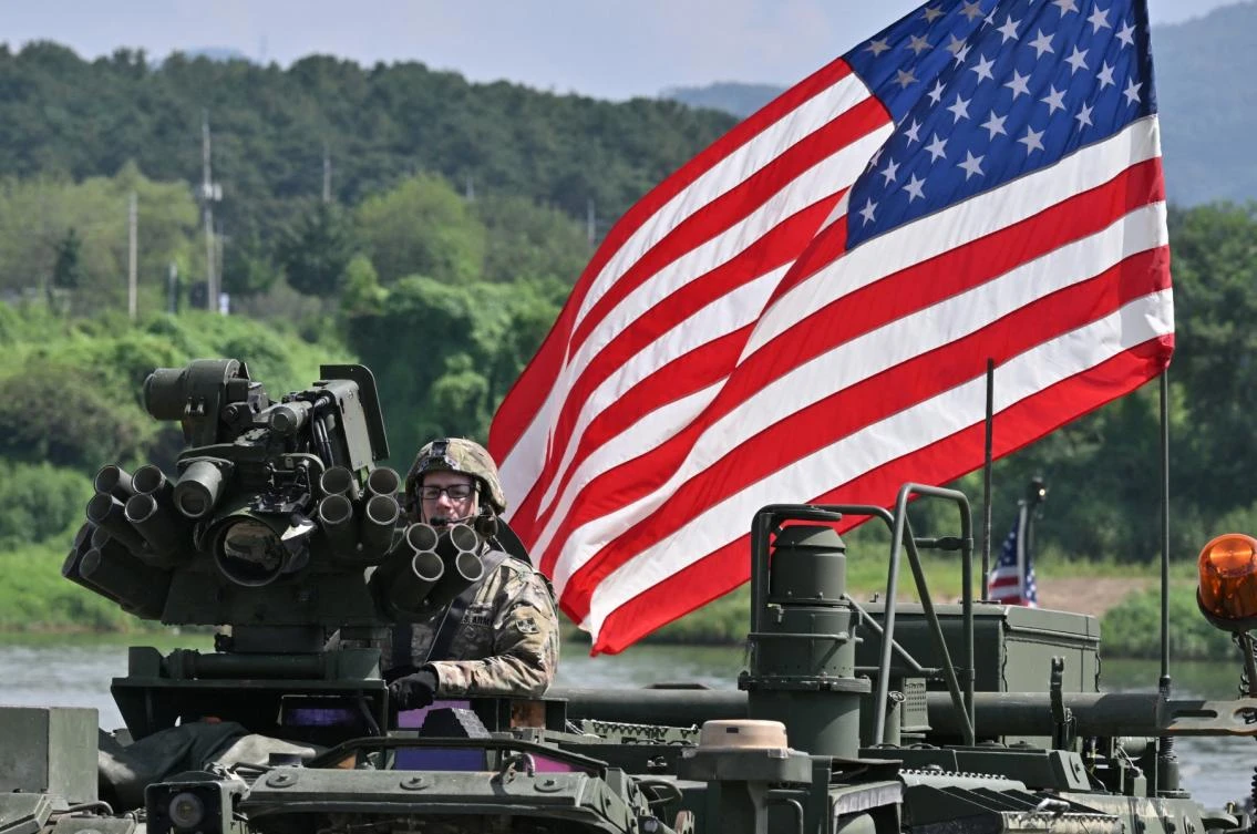 About 28,500 US troops are stationed in South Korea to help guard against the nuclear-armed North. Above, a US soldier during a South Korea-US joint river-crossing drill in Yeoju on Aug. 27, 2025. (AFP file photo)