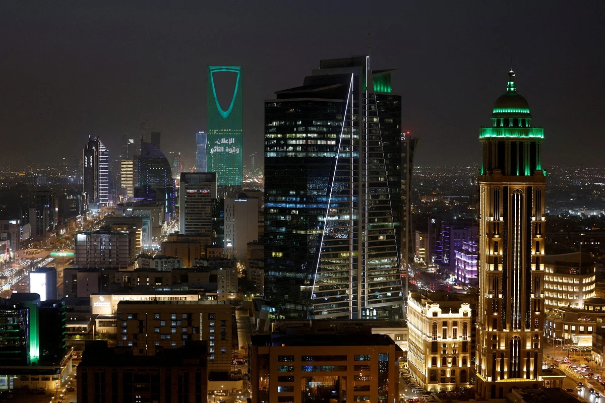 Resilient Saudi economy proves a draw for wartime Gulf business