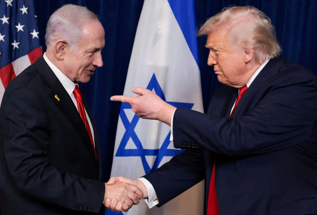 US President Donald Trump points his finger toward Israeli Prime Minister Benjamin Netanyahu as they shake hands during a press conference in Florida, US. (File/Reuters)