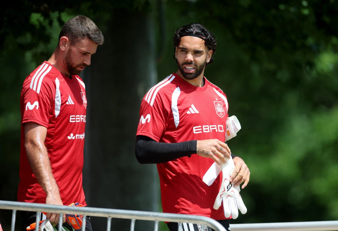 Spain’s Unai Simon and David Raya during training — FIFA World Cup 2026 — Spain Training — Baylor School, Chattanooga, Tennessee — Jun. 11, 2026. (Reuters)