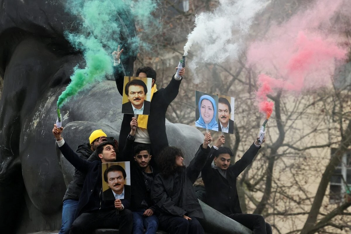 Paris issues last-minute ban on Iranian opposition rally
