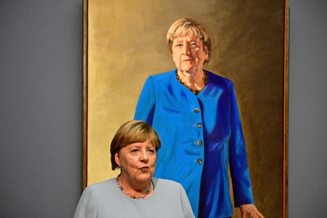 Merkel unveils official portrait for German chancellery
