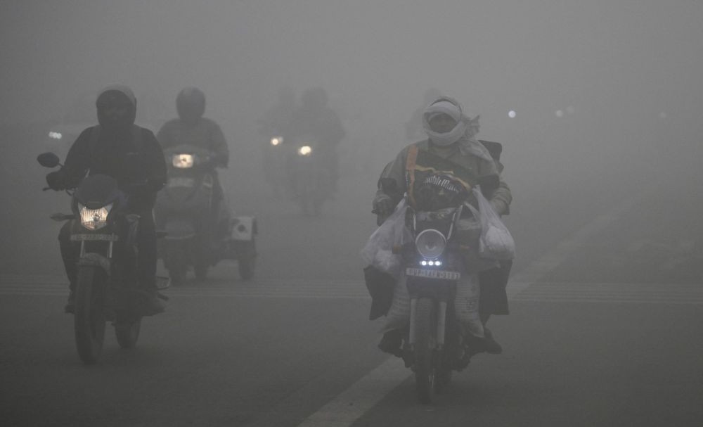 Delhi to ban new petrol scooters, rickshaws to curb air pollution