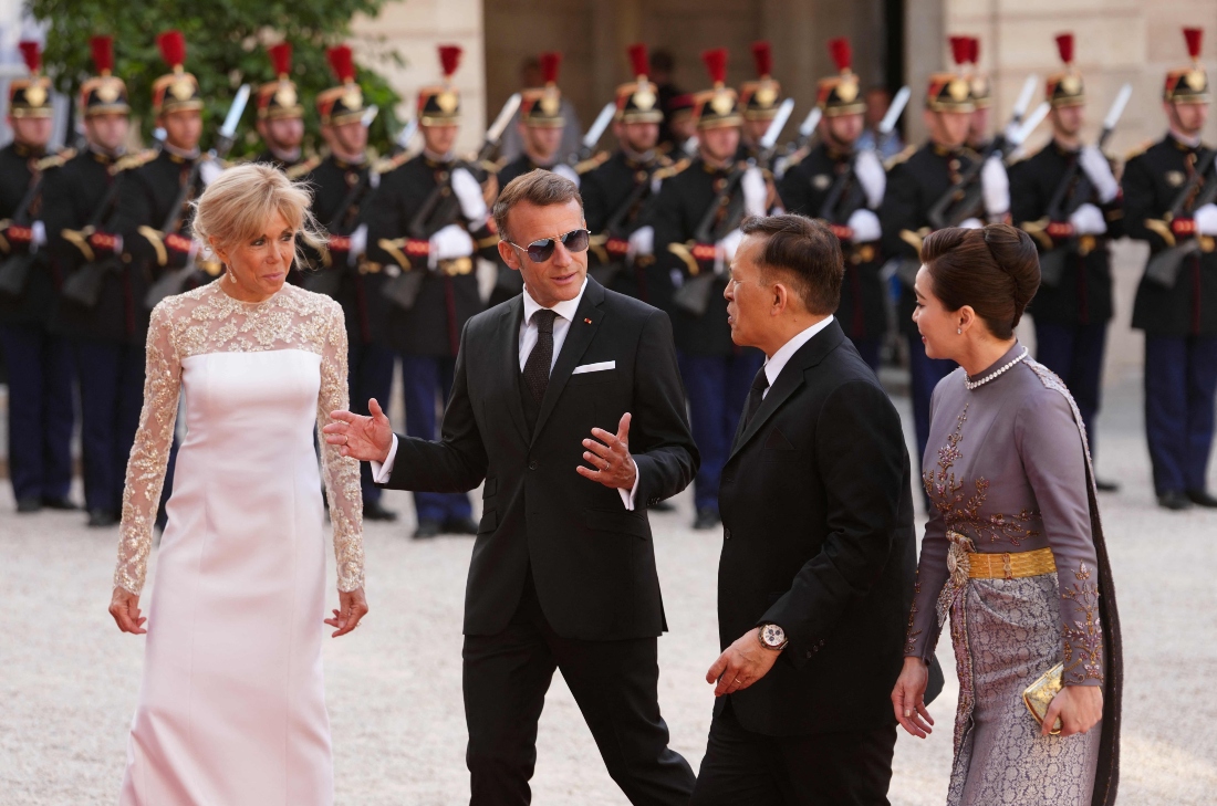 France's President Emmanuel Macron and his wife Brigitte Macron greet Thailand's King Maha Vajiralongkorn and Queen Suthida as they arrive at The Elysee Presidential Palace in Paris, France. (AFP)
