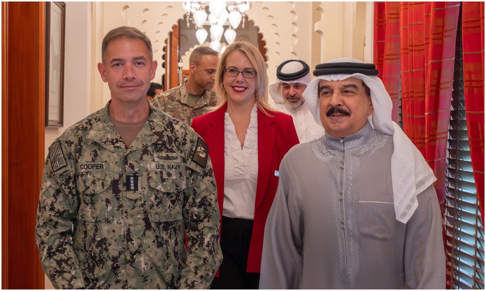 King Hamad bin Isa Al-Khalifa of Bahrain received in Manama Adm. Charles Bradford Cooper II, commander of US Central Command, on Thursday. (BNA)