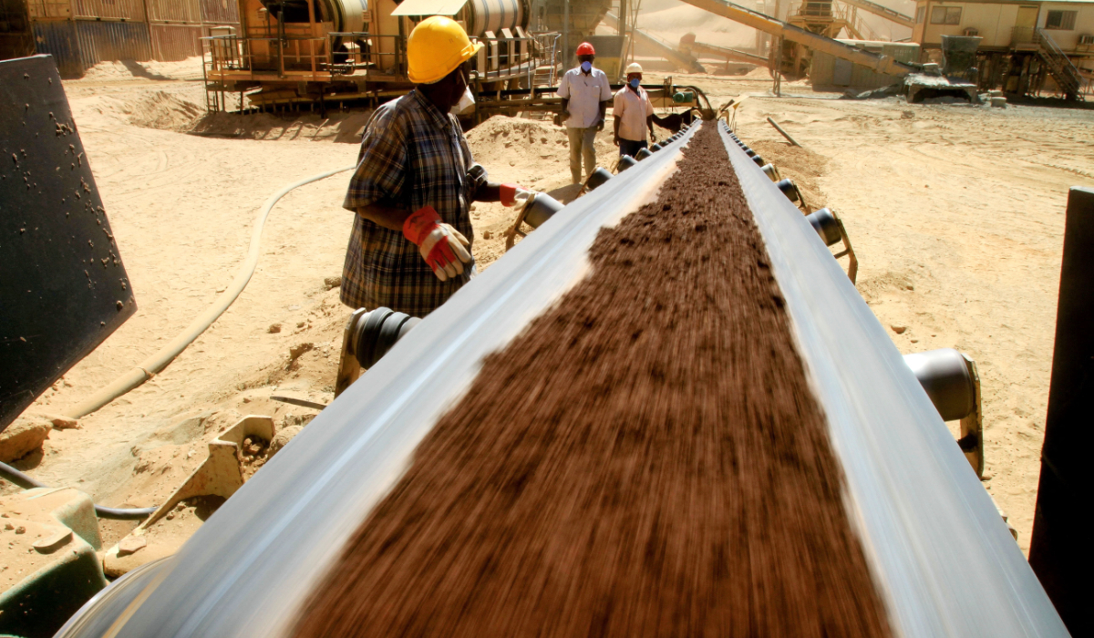 A Ariab worker watches a belt carrying earth at a gold mine in the Sudanese desert, 800 kms northeast of the capital Khartoum, on October 3, 2011. (AFP file photo)