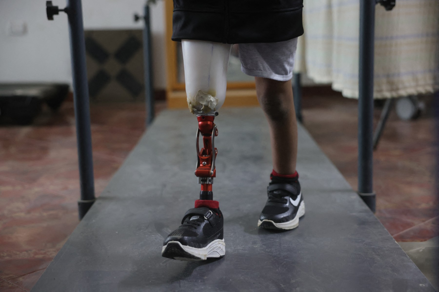 A displaced Palestinian amputee from a congenital defect, tests a prosthetic limb inside the Sheikh Hamad Hospital for Rehabilitation and Prosthetics in Gaza city, Nov. 16, 2025. (AFP)