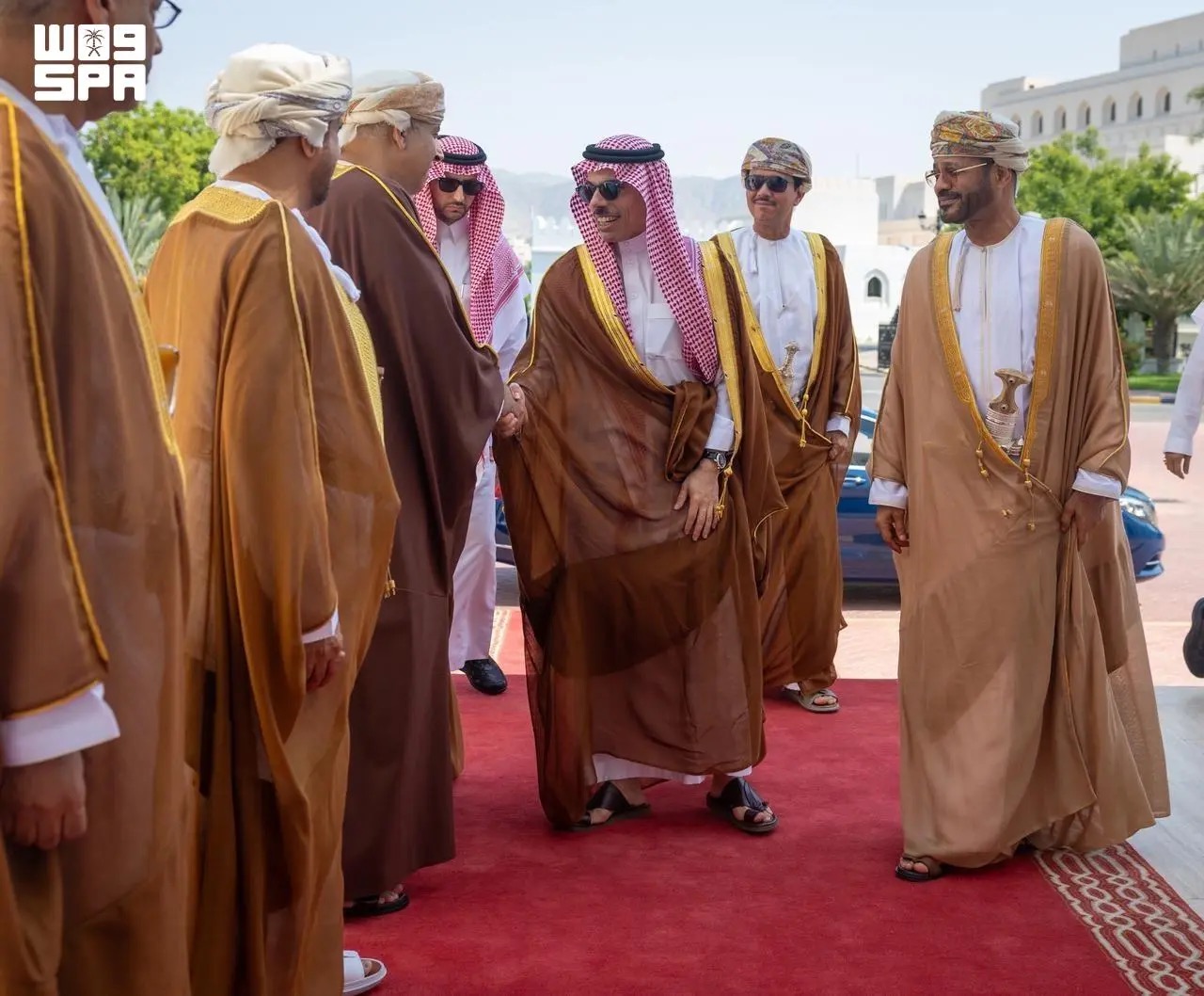 Saudi Arabia’s Foreign Minister Prince Faisal bin Farhan and Oman’s Foreign Minister Sayyid Badr Al-Busaidi held talks in Muscat on Wednesday. (SPA)