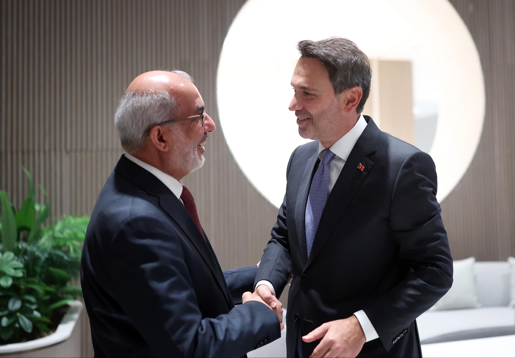 Iraq Oil Minister Basim Mohammed (left) with Turkish Energy Minister Alparslan Bayraktar in Baghdad on Thursday. (@aBayraktar1)