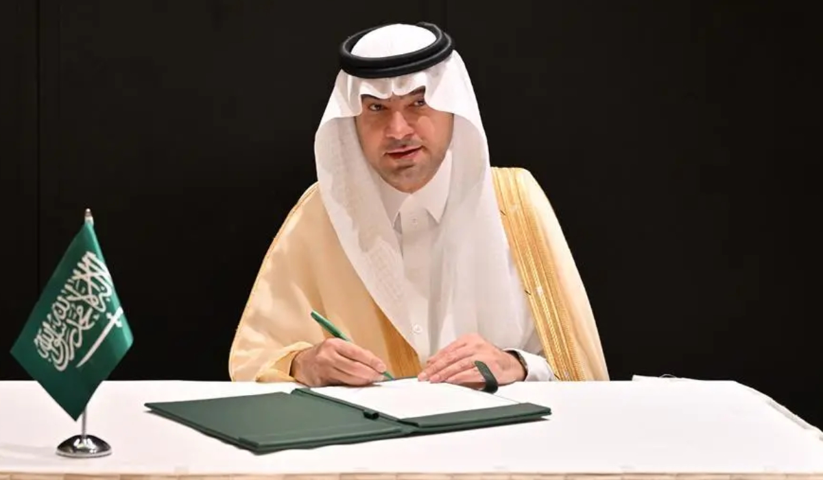Majed Al-Hogail launched municipal projects worth SR464 million and laid the foundation stone for new ones valued at SR873.5 million. (SPA)