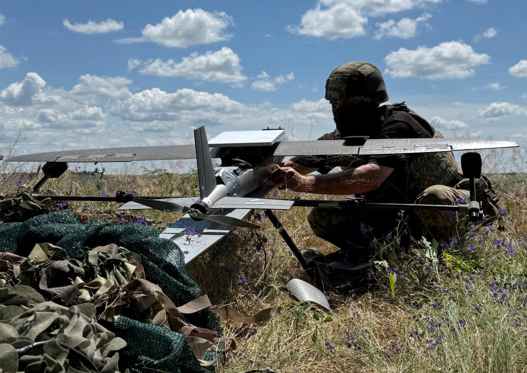Ukrainian serviceman prepares to launch a Hornet middle strike drone towards Russian. (AFP file photo)