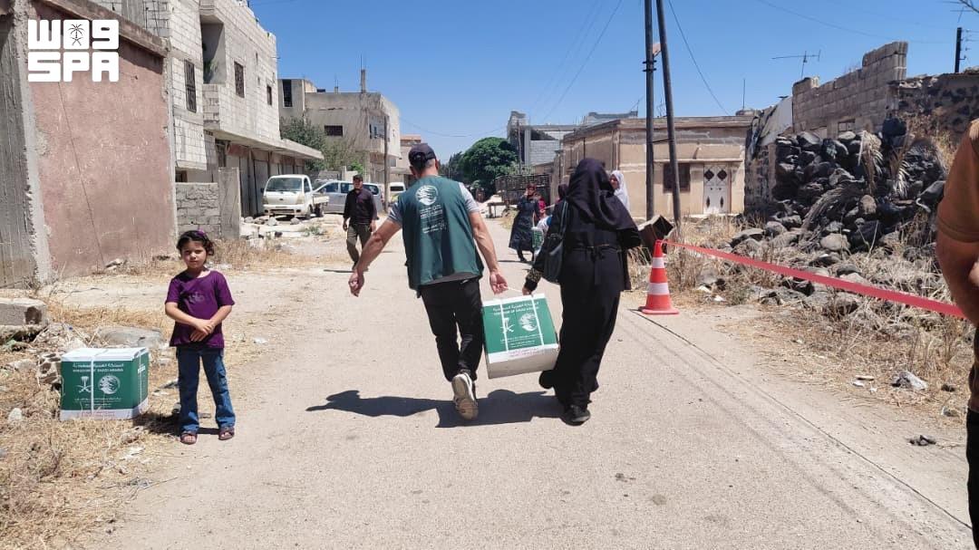 KSrelief distributes 745 food baskets to vulnerable families in Daraa, Syria. (SPA)
