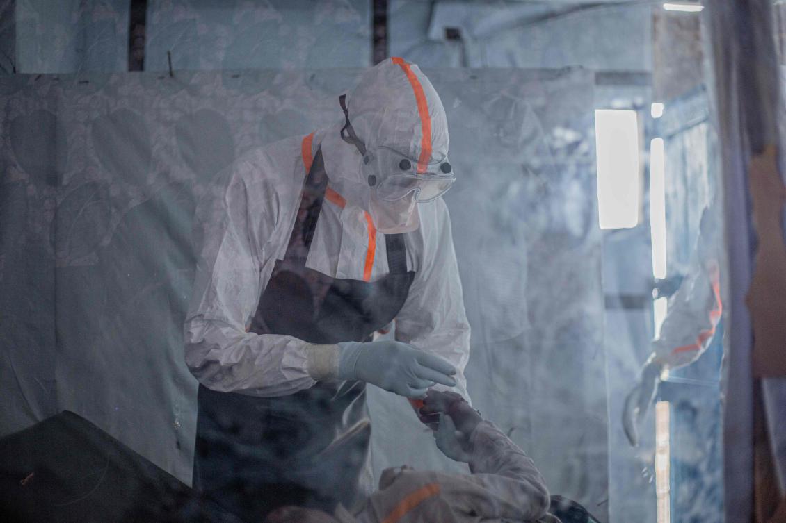 Countries tighten travel rules as Ebola risk rises