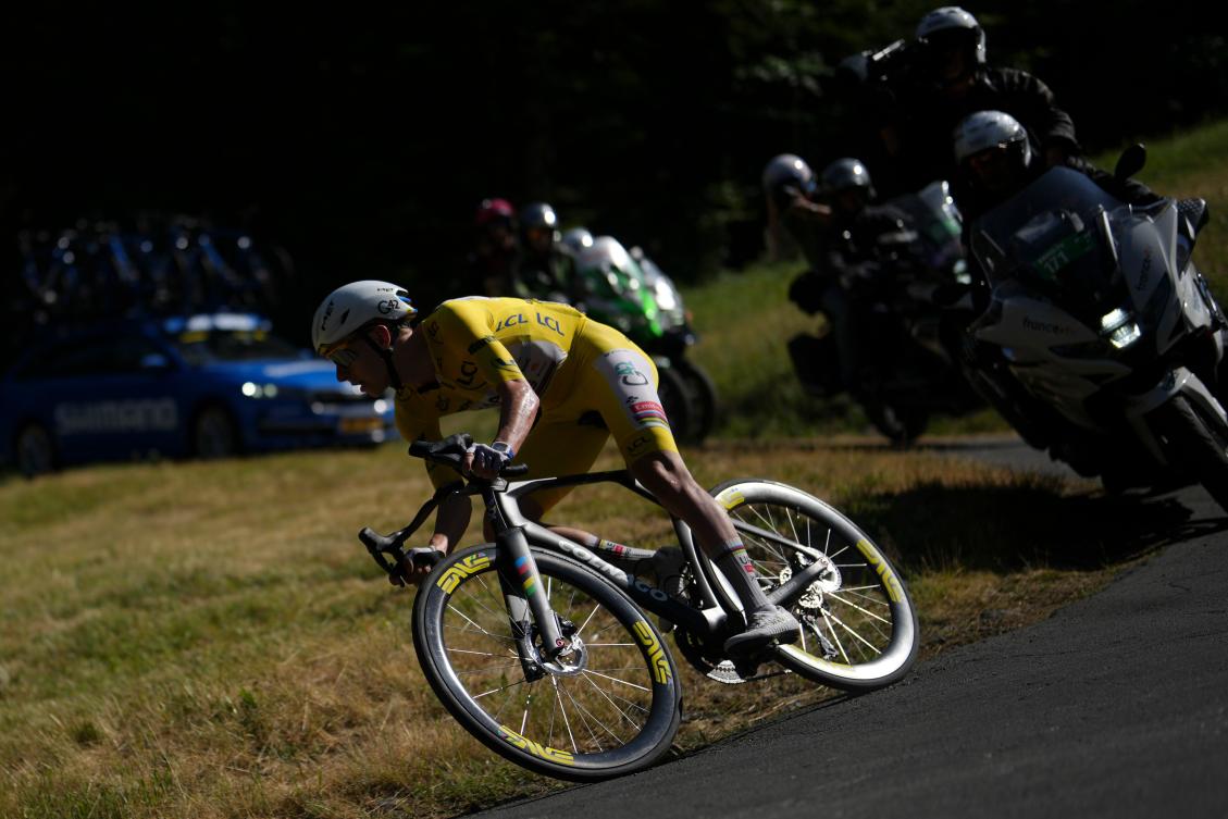 Pogačar powers to 3rd stage victory to demoralize rivals and extend Tour de France lead