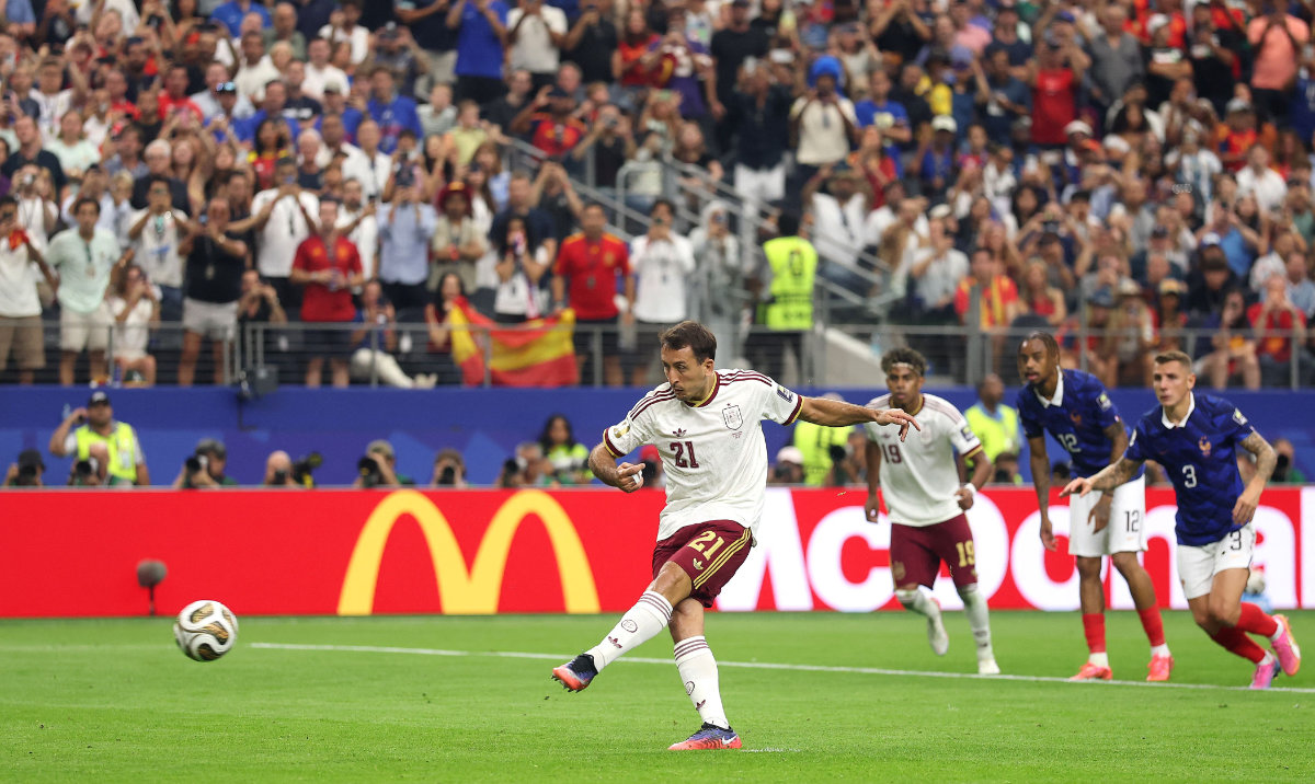 Mikel Oyarzabal #21 of Spain converts a penalty to score his team's first goal during the FIFA World Cup 2026 Semi Final match between France and Spain at Dallas Stadium on July 14, 2026 in Arlington, Texas. (AFP)
