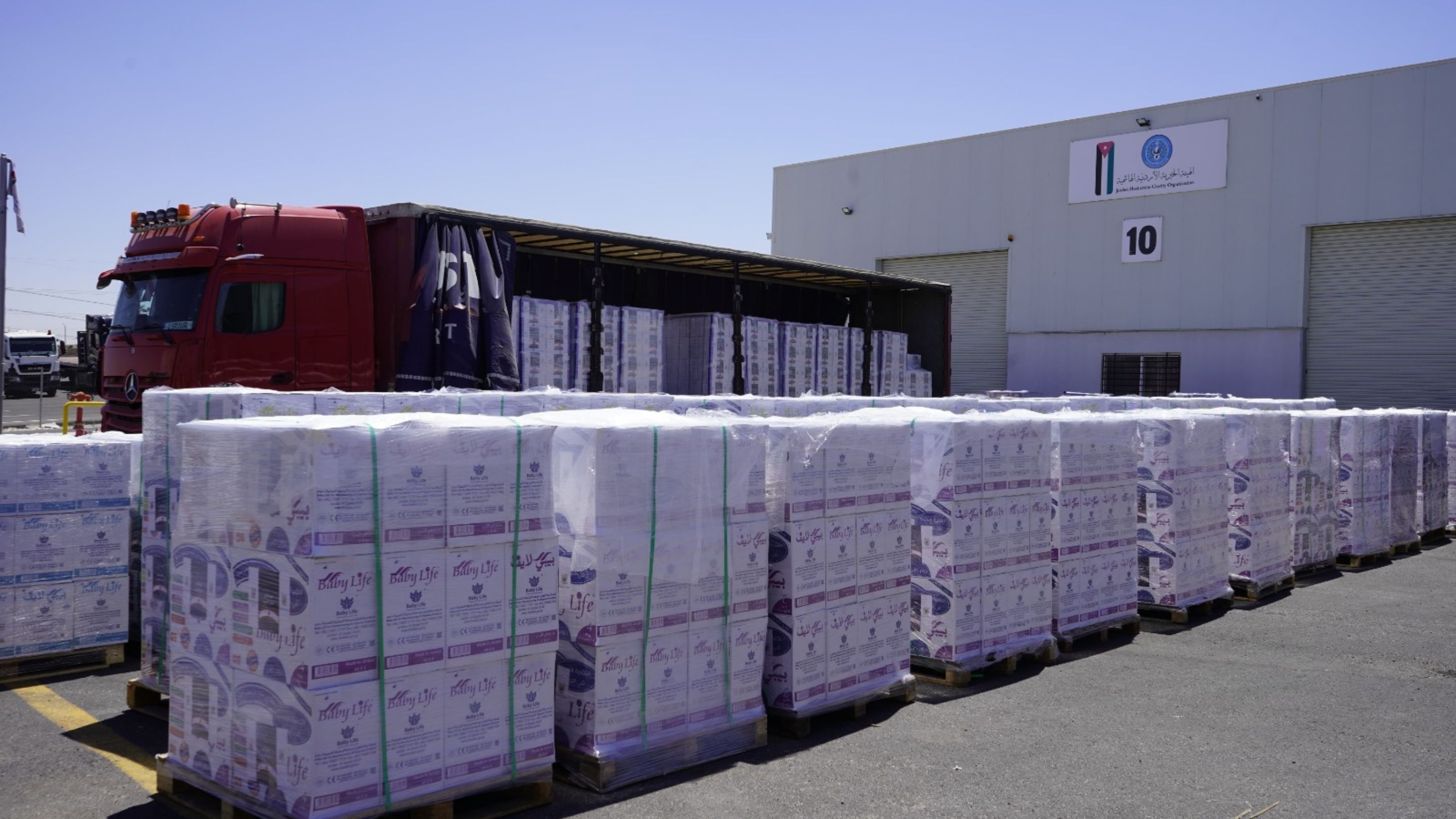 Secretary-General Hussein Al-Shibli announced that the total number of trucks sent by the JHCO to Lebanon had reached 197 since March. (Petra)