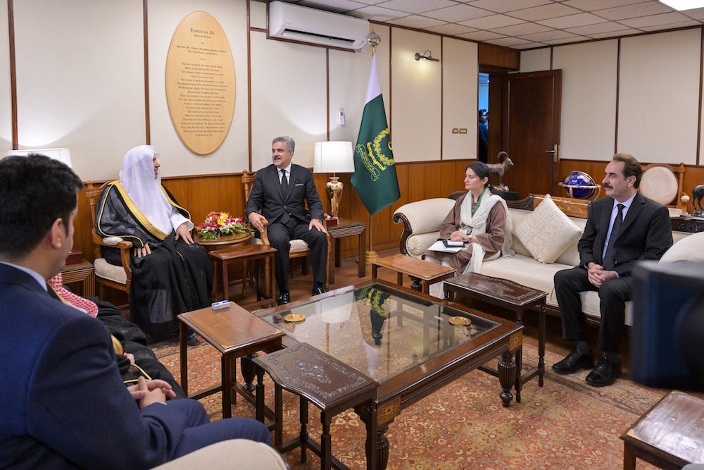 Pakistan Senate speaker, chief justice hold talks with Muslim World League chief