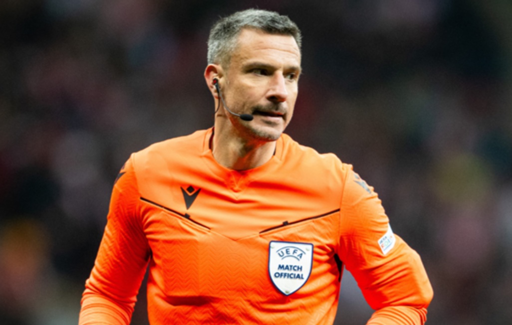 The World Cup final between Argentina and Spain on Sunday will be refereed by Slavko Vinčić of Slovenia, two years after he was in charge of a Champions League final. (X/@le_faviere)