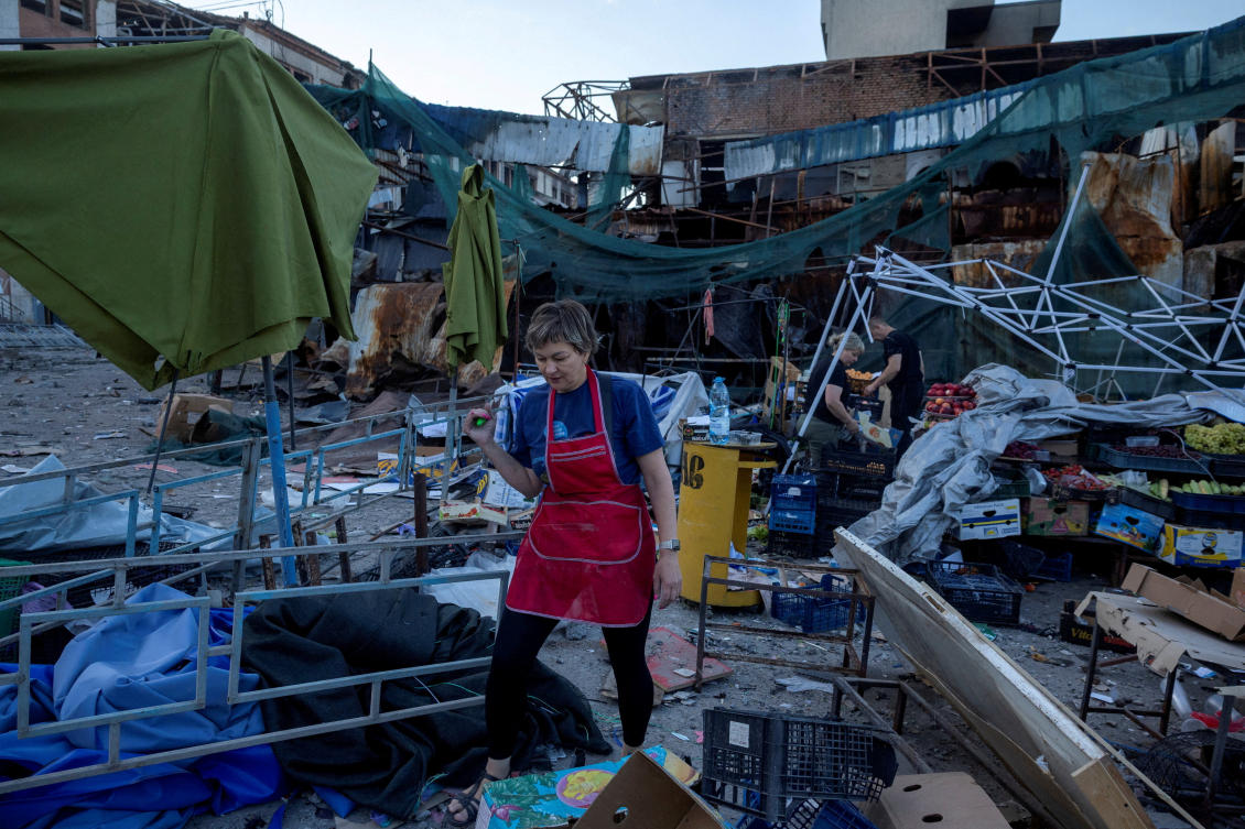 Market traders inspect damage to their stalls after a night of Russian missile strikes, amid Russia’s attack on Ukraine, in Kyiv, Ukraine, July 19, 2026. REUTERS/Thomas Peter TPX IMAGES OF THE DAY