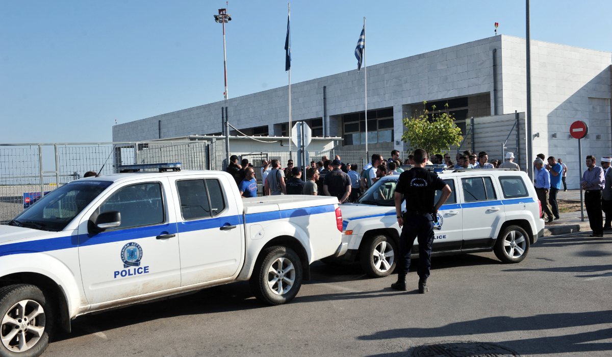 Police stand by as members of the muslim minority of Thrace, Northern Greece. (AFP file photo)