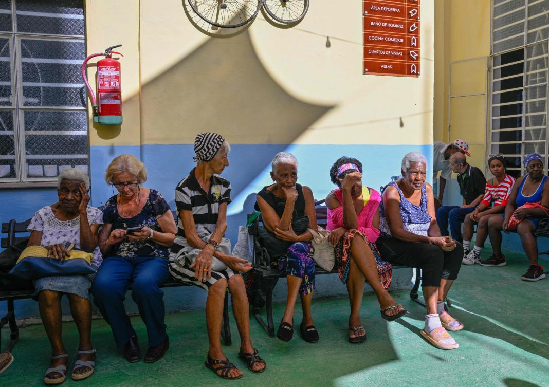 Cuba’s population continued to decline in 2025, the National Statistics Institute (ONEI) announced on Jul. 21, 2026, highlighting a significant negative migration balance and the lowest fertility rate in nearly 70 years. (AFP)