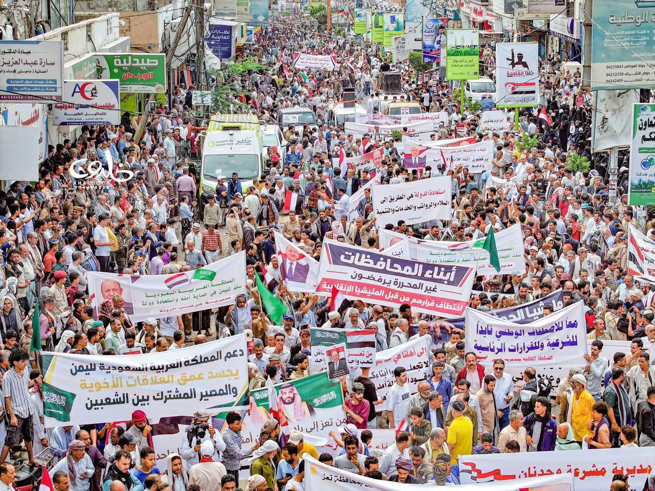 Demonstrators prominently displayed Yemeni flags and chanted slogans supporting the efforts of Dr. Rashad Al-Alimi. (Supplied)
