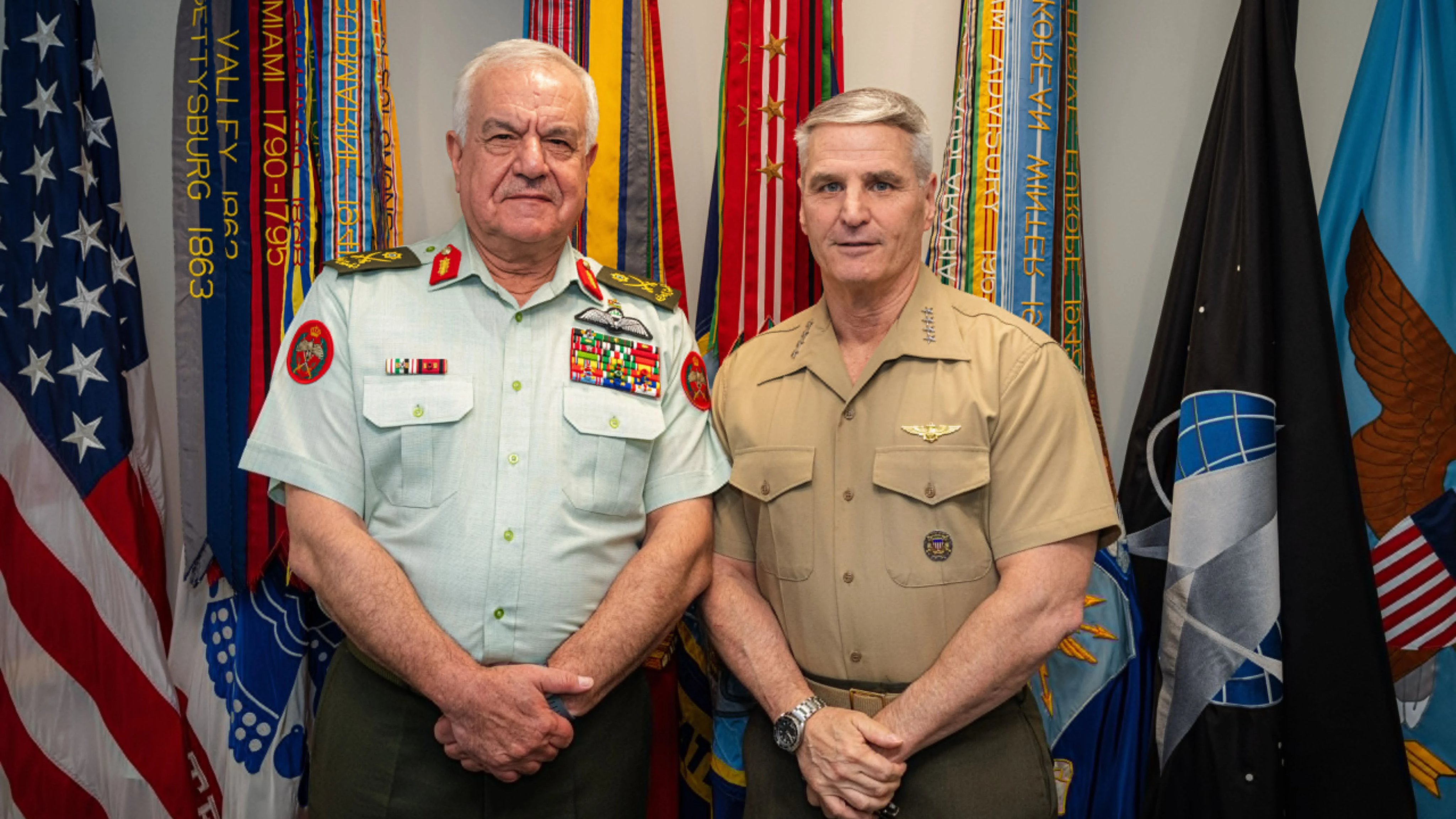 Maj. Gen. Yousef Ahmed Al-Hunaiti, chairperson of Jordan’s Joint Chiefs of Staff, and Gen. Christopher J. Mahoney, vice chair of the US Joint Chiefs of Staff, discussed the expansion of military cooperation. (PETRA)
