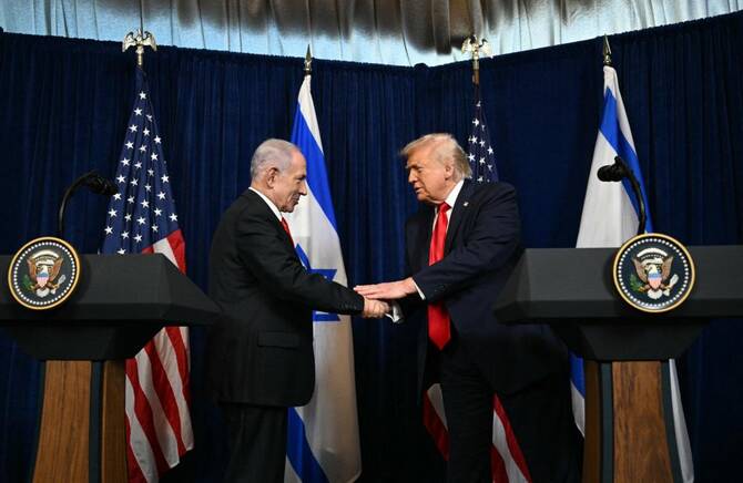 President Trump and Israeli Prime Minister Benjamin Netanyahu during a previous meeting at Trump’s Mar-a-Lago residence in Palm Beach, Florida. (File/AFP)