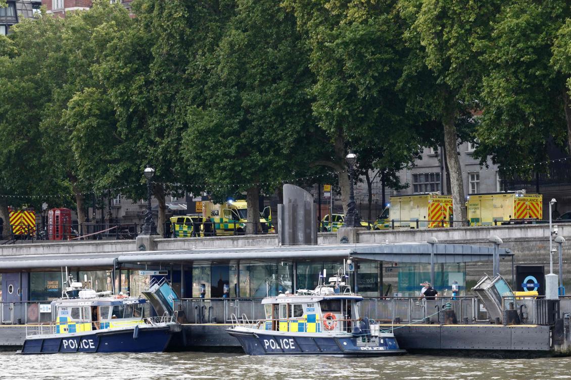 Five officers hurt after patrol boat hits bridge: London police